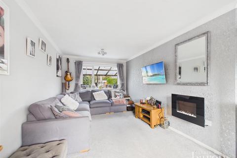 4 bedroom end of terrace house for sale, St. Peters Road, Basingstoke RG22