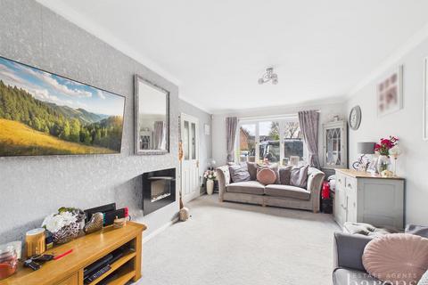 4 bedroom end of terrace house for sale, St. Peters Road, Basingstoke RG22
