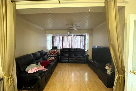 4 bedroom house to rent, Hadden Way, Greenford, UB6