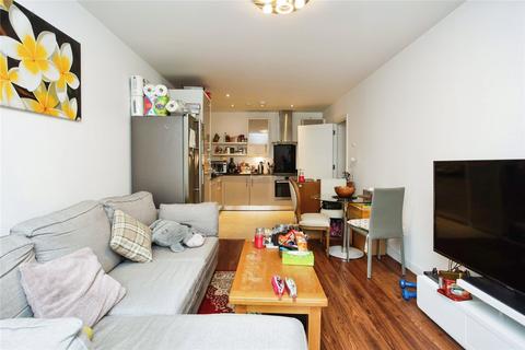 2 bedroom flat for sale, Sovereign Way, Tonbridge, Kent, TN9