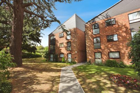 2 bedroom flat for sale, Mill Crescent, Tonbridge, Kent, TN9