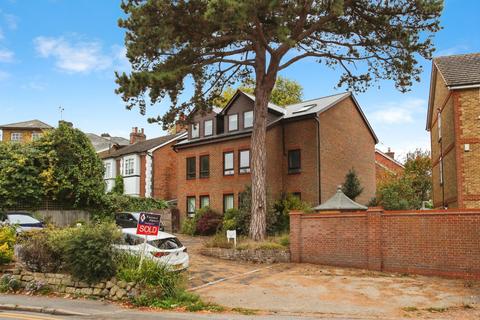 2 bedroom flat for sale, Hadlow Road, Tonbridge, Kent, TN9