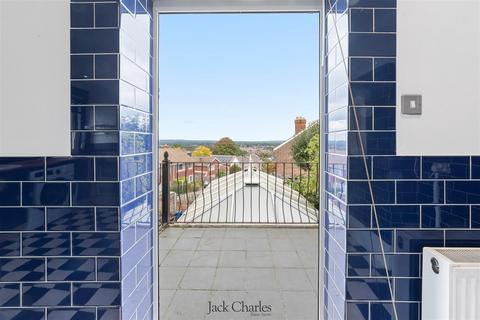 4 bedroom detached house for sale, Tonbridge
