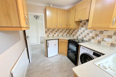 3 bedroom semi-detached bungalow to rent, Danecourt Close, Bexhill-on-Sea, TN39