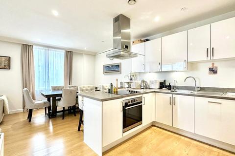 3 bedroom apartment for sale, Cavendish Square, London E16