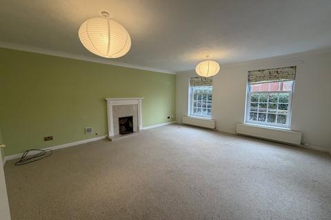 4 bedroom detached house to rent, Old Lands Hill, Berkshire RG12