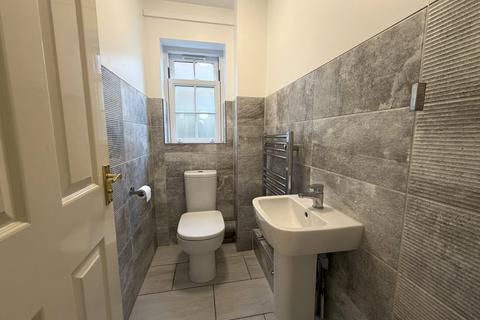 4 bedroom detached house to rent, Old Lands Hill, Berkshire RG12