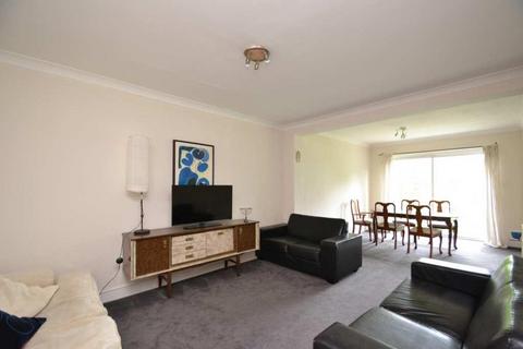 undefined, Gunnersbury Avenue, Acton, W3