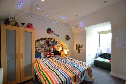 undefined, Gunnersbury Avenue, Acton, W3