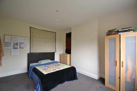 undefined, Gunnersbury Avenue, Acton, W3
