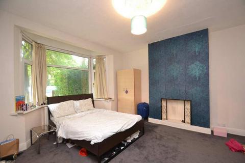 undefined, Gunnersbury Avenue, Acton, W3