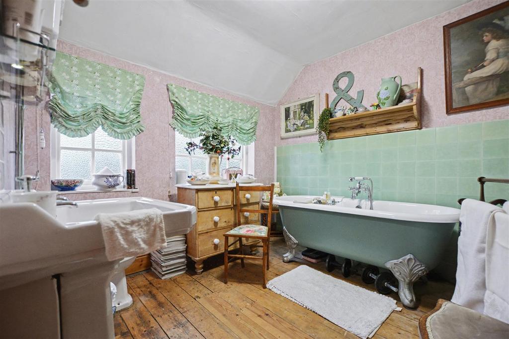 Bathroom 1.jpeg
