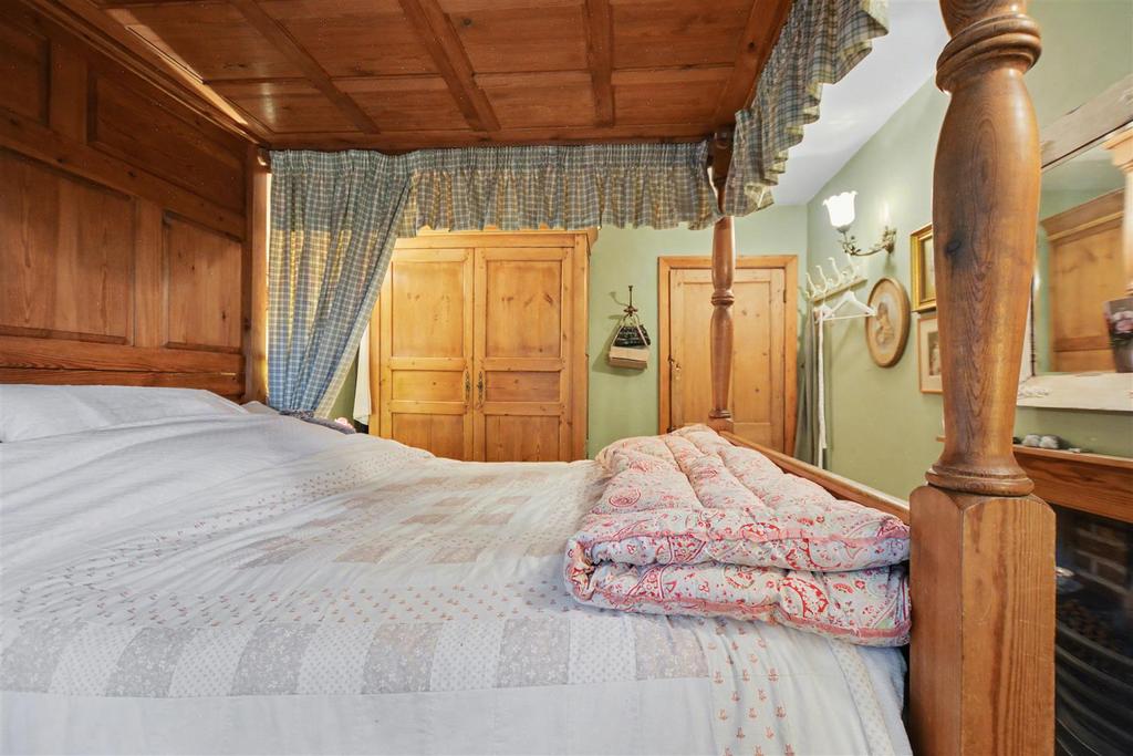 Bedroom 1 3.jpeg