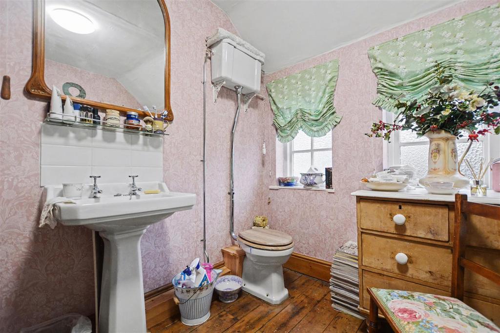 Bathroom 2.jpeg