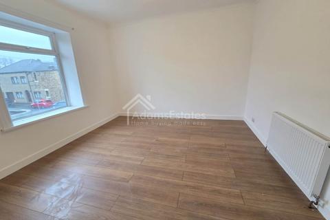 4 bedroom terraced house to rent, South Street, Dewsbury