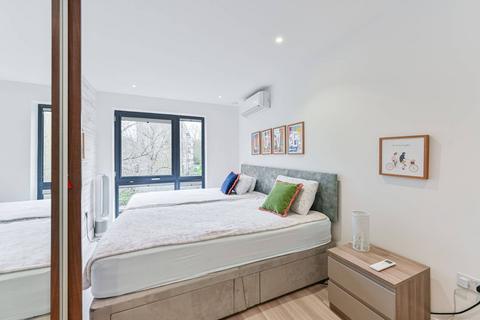 2 bedroom flat for sale, Pipit Drive, Putney, London, SW15
