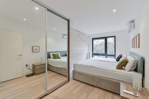 2 bedroom flat for sale, Pipit Drive, Putney, London, SW15