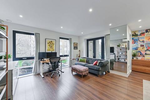 2 bedroom flat for sale, Pipit Drive, Putney, London, SW15