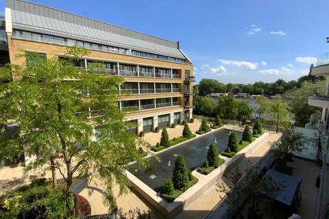 undefined, Kew Bridge Road, Brentford, TW8