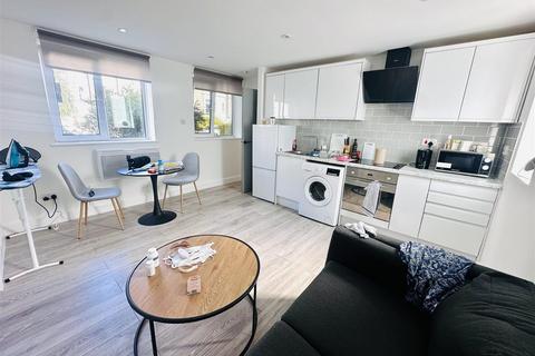 1 bedroom flat to rent, Cygnet House, South Hampstead, London, NW6