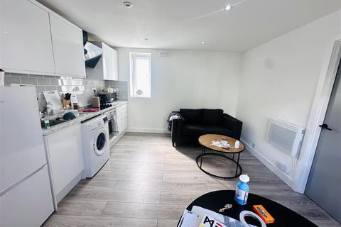 1 bedroom flat to rent, Cygnet House, South Hampstead, London, NW6