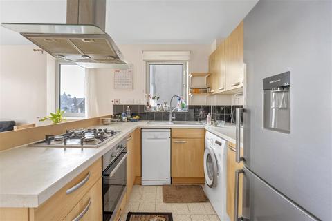 2 bedroom flat for sale, Axon Place, Ilford