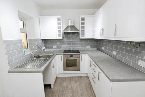 2 bedroom terraced house to rent, Gloucester Road, Bristol BS16