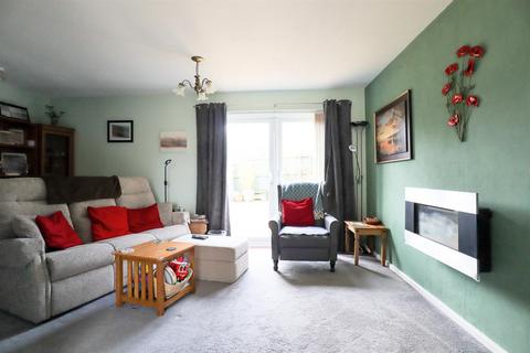 3 bedroom terraced house for sale, Grampian Way, Oakham LE15