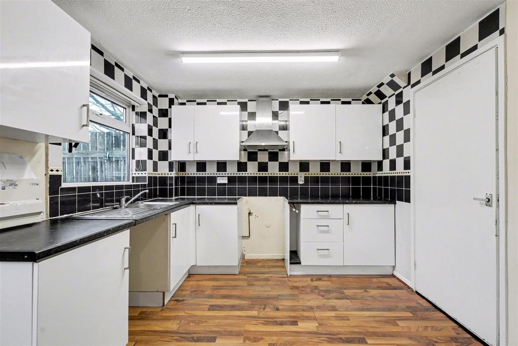 Kitchen 2.jpeg