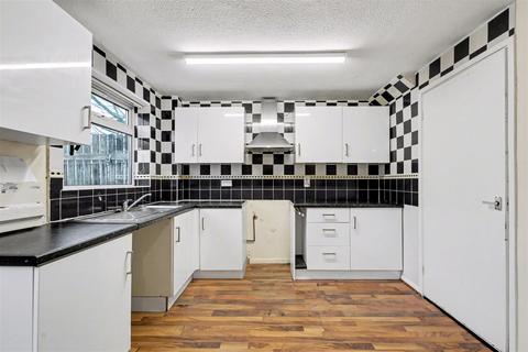 3 bedroom end of terrace house for sale, Aveline Close, Nottingham