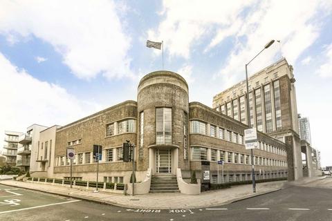 undefined, Great West Road, Brentford TW8