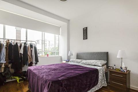 undefined, Great West Road, Brentford TW8