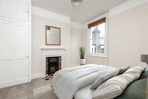 3 bedroom flat for sale, Latchmere Road, London SW11