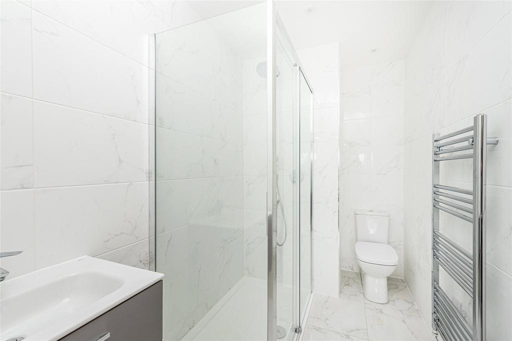 Bed One En Suite