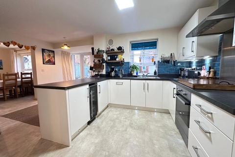 4 bedroom detached house for sale, West Garth, Cayton, YO11