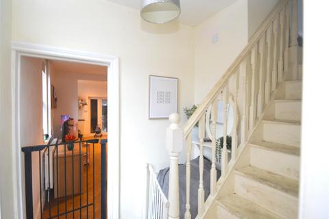 3 bedroom semi-detached house for sale, Oakfield Road, East Cowes