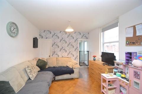 3 bedroom semi-detached house for sale, Oakfield Road, East Cowes
