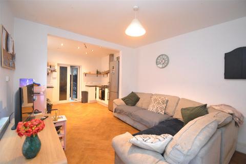 3 bedroom semi-detached house for sale, Oakfield Road, East Cowes