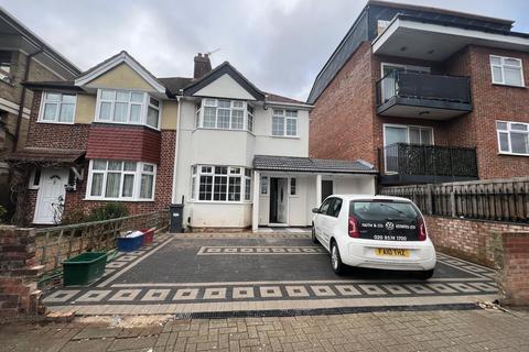 undefined, Staines Road, Hounslow TW4