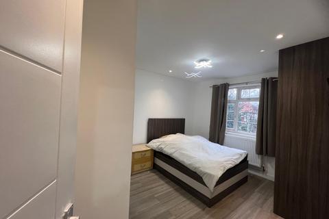 undefined, Staines Road, Hounslow TW4