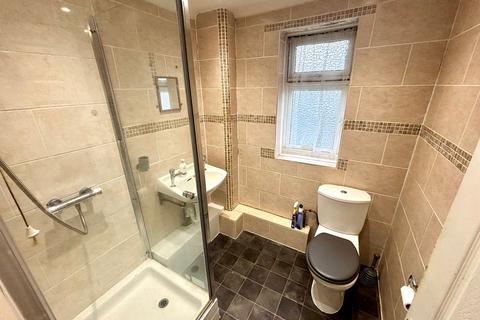 2 bedroom terraced house to rent, Ford Road, Dagenham, RM10