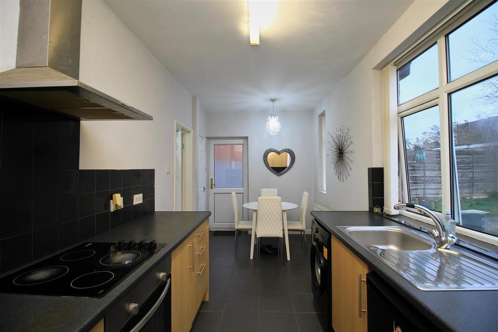 Kitchen.....jpg