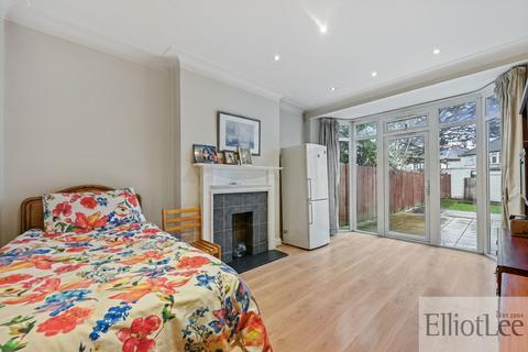 3 bedroom semi-detached house for sale, Ashness Gardens, Greenford UB6