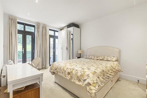 undefined, Putney Bridge Road, London