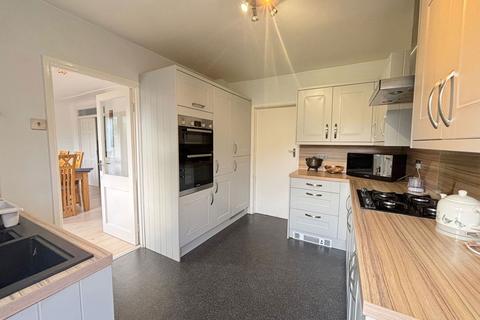 3 bedroom end of terrace house for sale, Laburnum Avenue, Hornchurch RM12