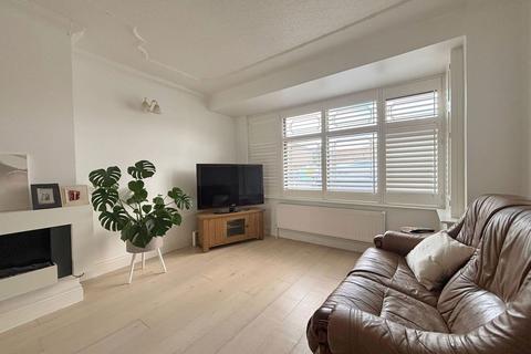 3 bedroom end of terrace house for sale, Laburnum Avenue, Hornchurch RM12