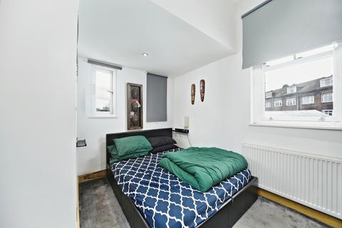 undefined, Brighton Road, South Croydon, CR2