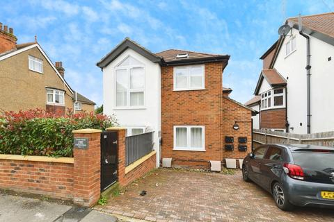 2 bedroom flat for sale, Fairdene Road, Coulsdon, CR5
