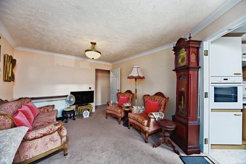 2 bedroom flat for sale, Warham Road, South Croydon, CR2