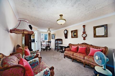 2 bedroom flat for sale, Warham Road, South Croydon, CR2